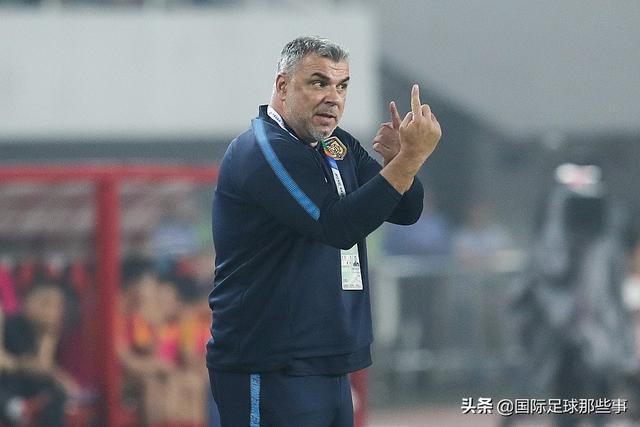 今晨体能课后,瓦伦西亚调整名单备战亚冠,引发热议,临场指挥获称赞(米兰体育投注赞助瓦伦西亚)-友博娱乐