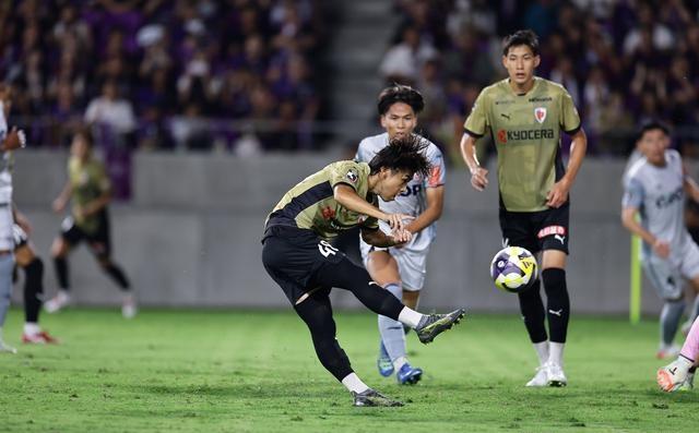 清晨欧联焦点战；新疆广汇单刀错失；更衣室稳定；阵容厚度经受考验的简单介绍-友博体育网站